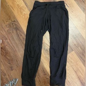 black lululemon joggers